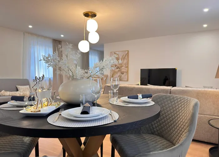 100qm Fuer 6 Mit Privatparkplatz Lejlighed