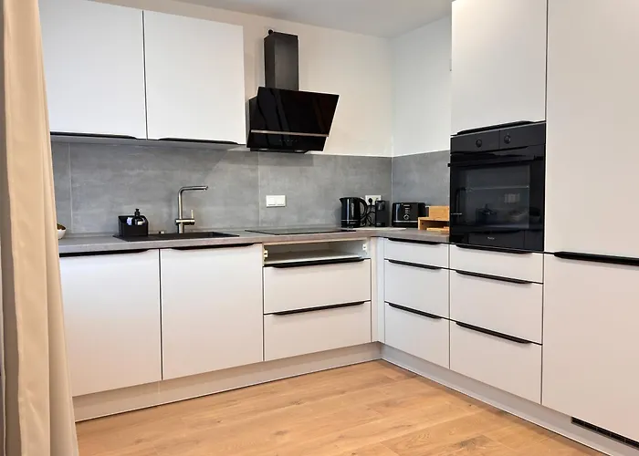 100qm Fuer 6 Mit Privatparkplatz *