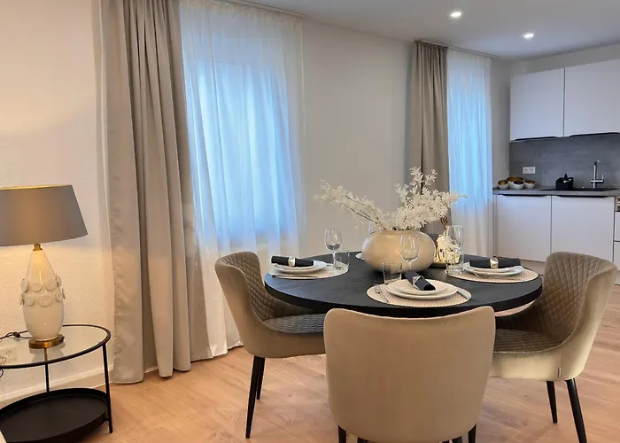 100qm Fuer 6 Mit Privatparkplatz Lejlighed *