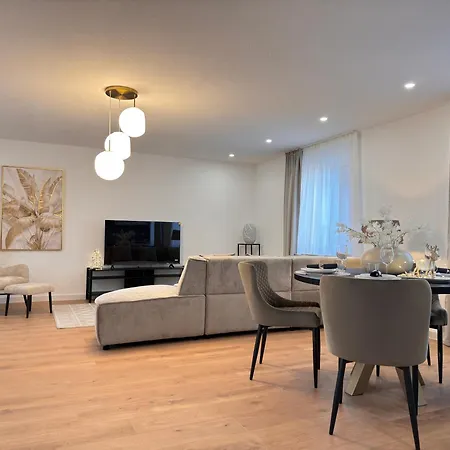 Apartment 100qm Fuer 6 Mit Privatparkplatz *