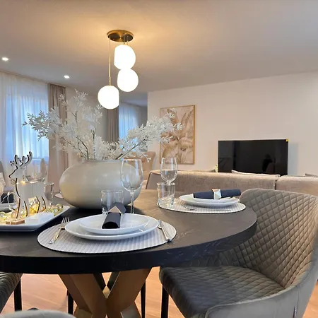 100qm Fuer 6 Mit Privatparkplatz Apartment