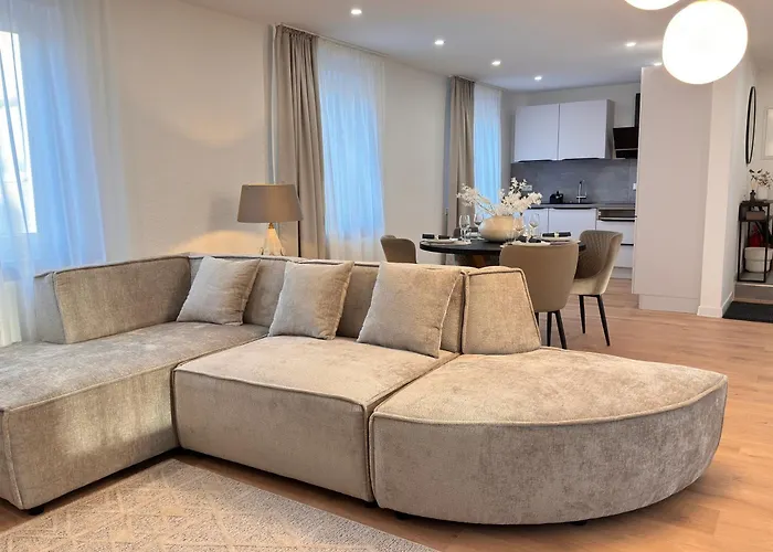 100qm Fuer 6 Mit Privatparkplatz *